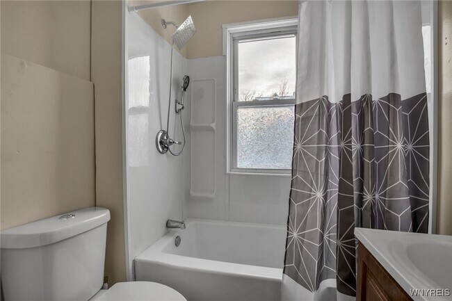 Building Photo - 395 Hampshire St