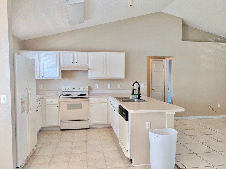 Building Photo - 921 Shenandoah Ave