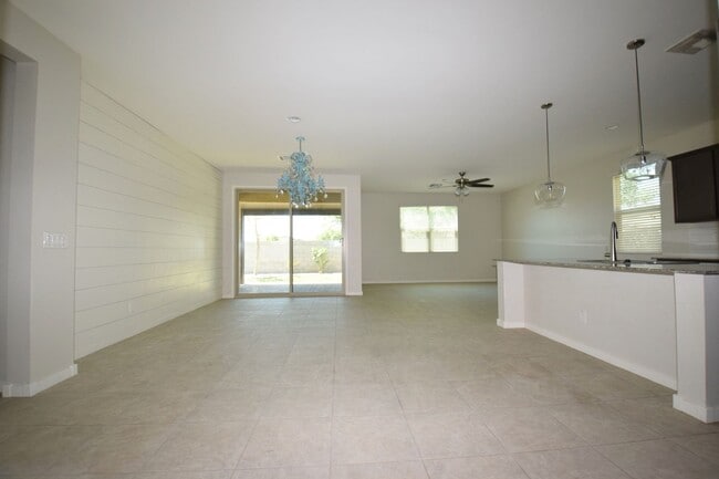 Building Photo - Impressive 4 bed 3 bath Circle Cross Home!