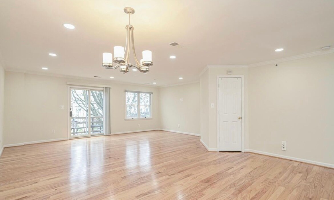 Building Photo - 203A Locust St SE