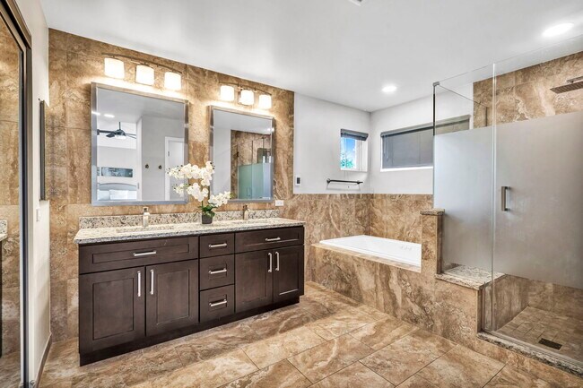 Building Photo - 2241 Avalon Ct S