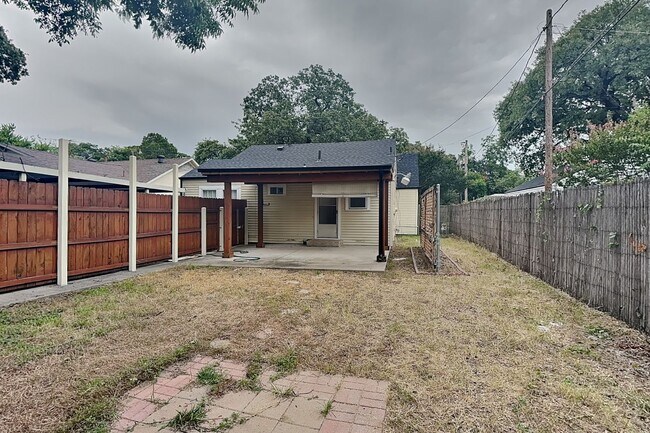 Building Photo - Completely Remodeled Charm with a Huge Backyard & Bonus Room!