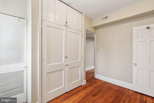 Building Photo - 828 N 21st St