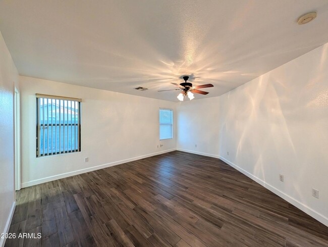 Building Photo - 2404 W Roeser Rd