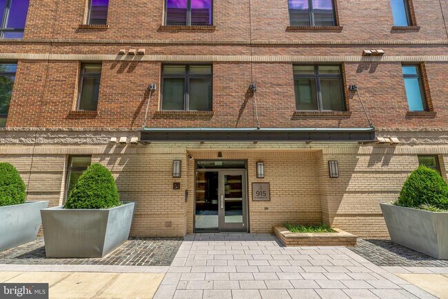 Building Photo - 915 N Patrick St