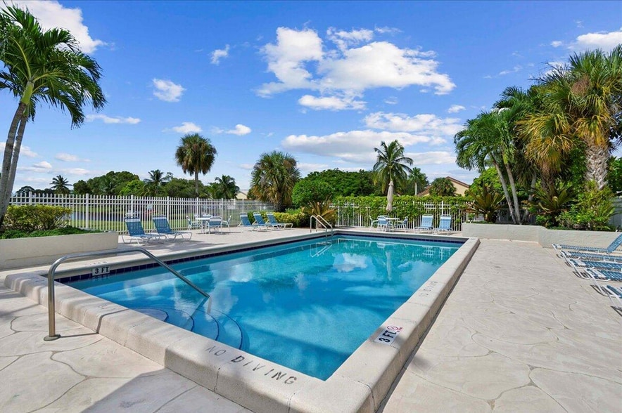 Building Photo - 12775 Spinnaker Ln