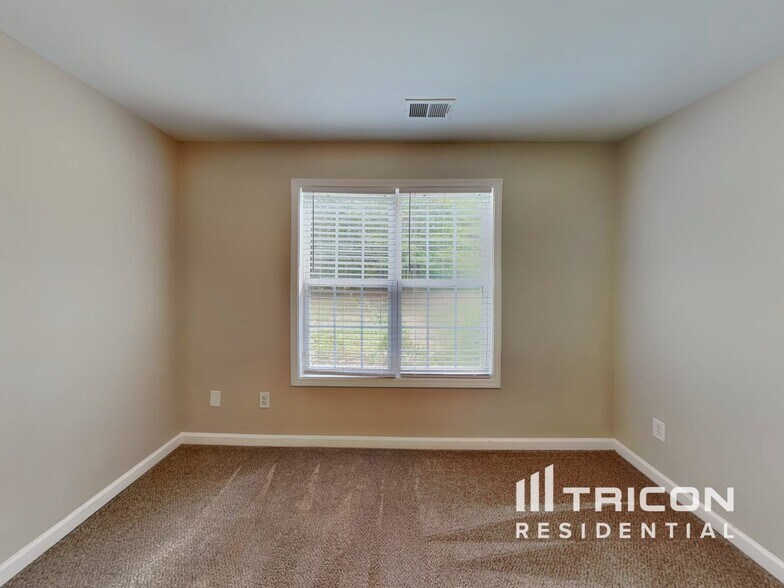 Building Photo - 9260 Carnes Estates Dr