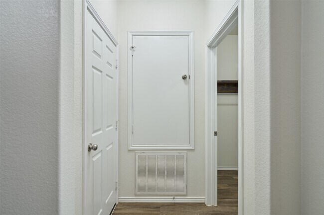Building Photo - 2214 Timberland Country Ct