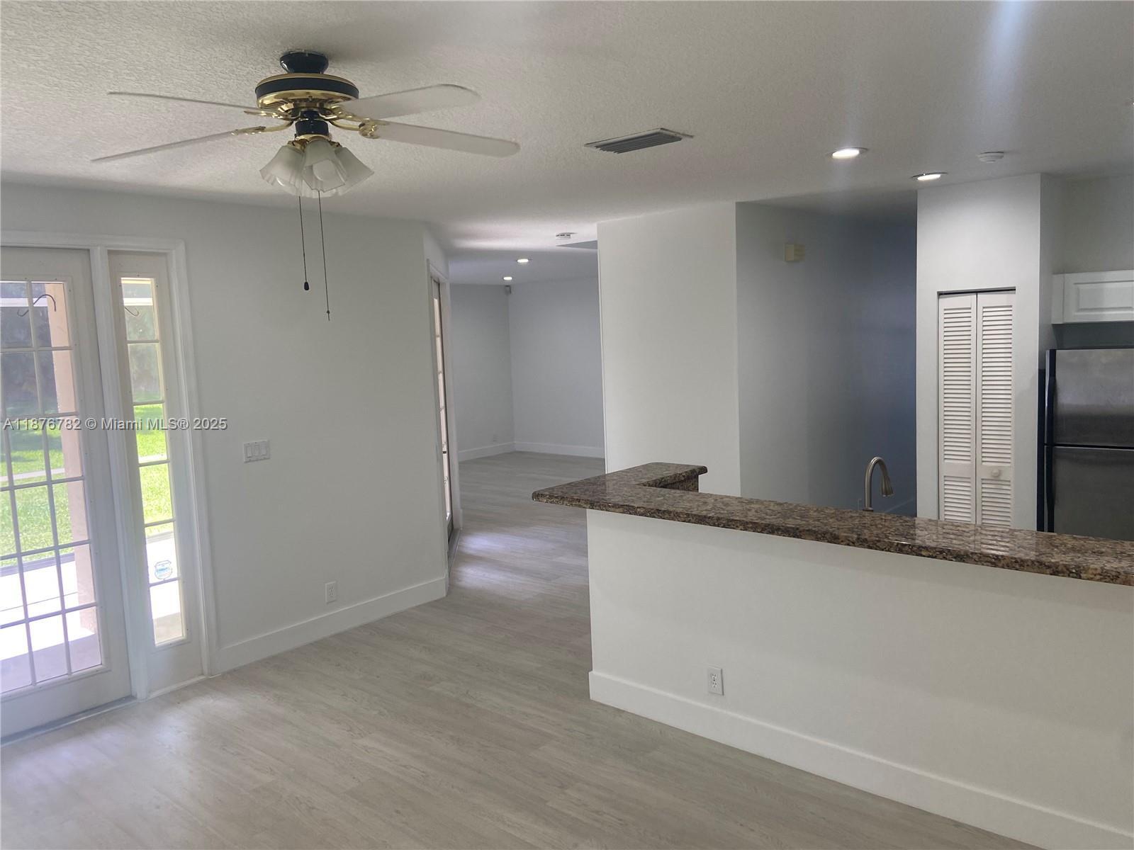 Building Photo - 241 E Bayridge Dr