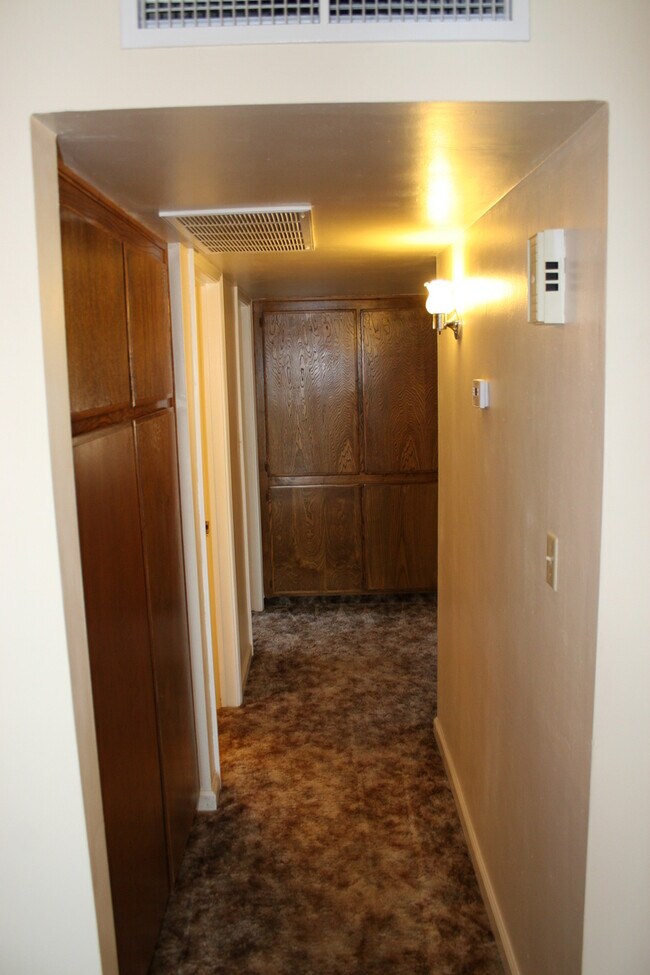 Building Photo - Cute 3 Bed + 2 Bath Home For Rent in Laurelglen Area