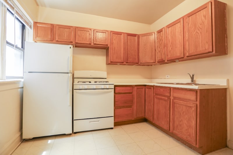 Building Photo - 2035 W Wellington Ave