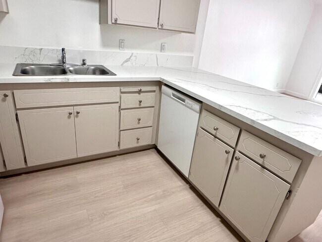 Building Photo - 4507-4507 Zachary Way