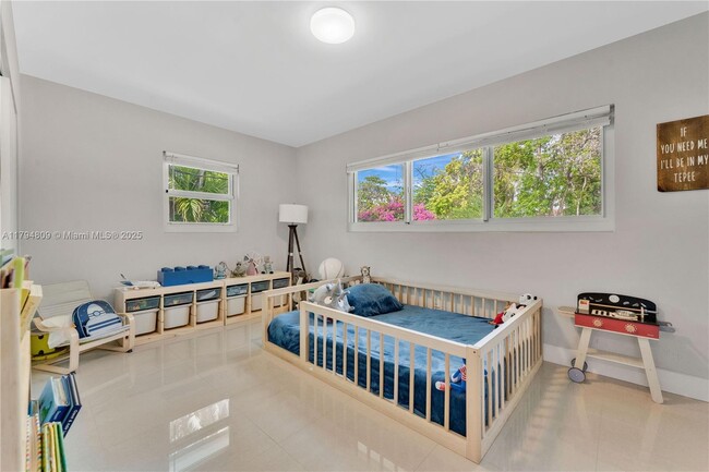 Building Photo - 4440 SW 28th Terrace