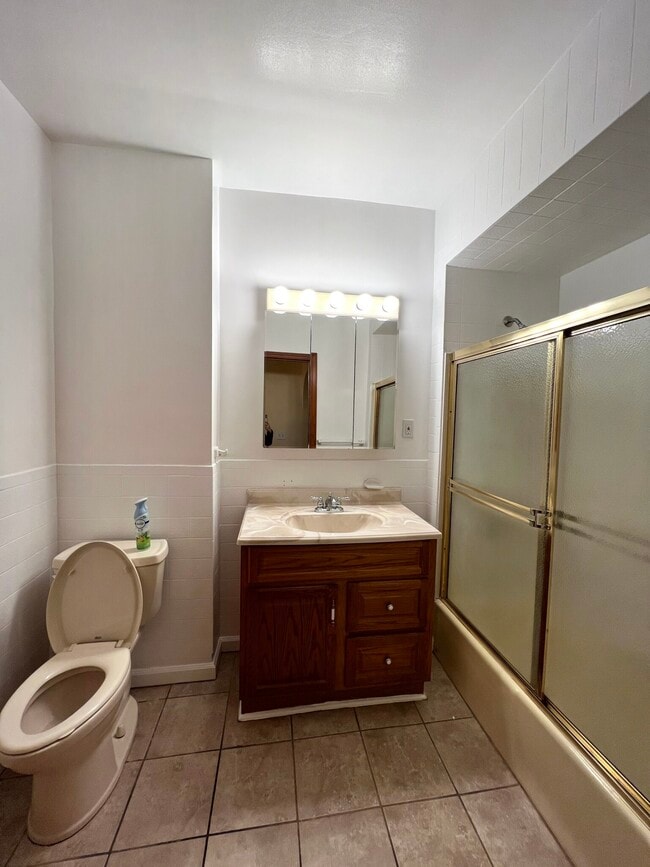 Building Photo - 225 Holland St