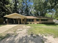 Building Photo - 3 bed 2 bath Home for Rent in Monroe | Pel...