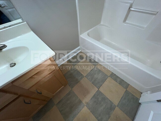 Building Photo - Charming 2 Bedroom 2 Bath in Historic Building