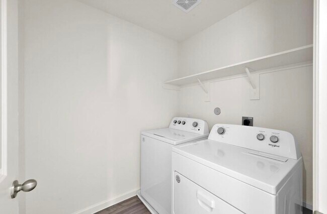 Building Photo - 14882 Calderon Dr