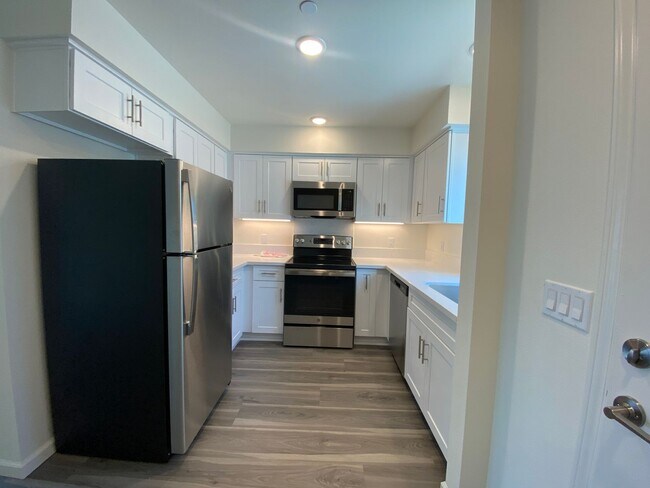 Interior Photo - 1704 Hornblend St
