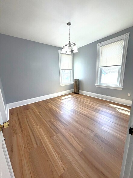 Building Photo - 395 S Main St