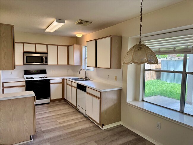 Building Photo - 8930 Aspen Pl Dr