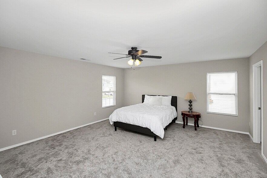 Building Photo - 1711 Rustic Arch Way