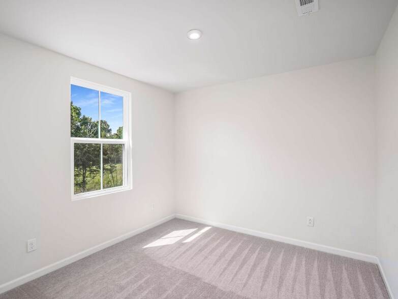 Building Photo - 1716 Quail Run Wy