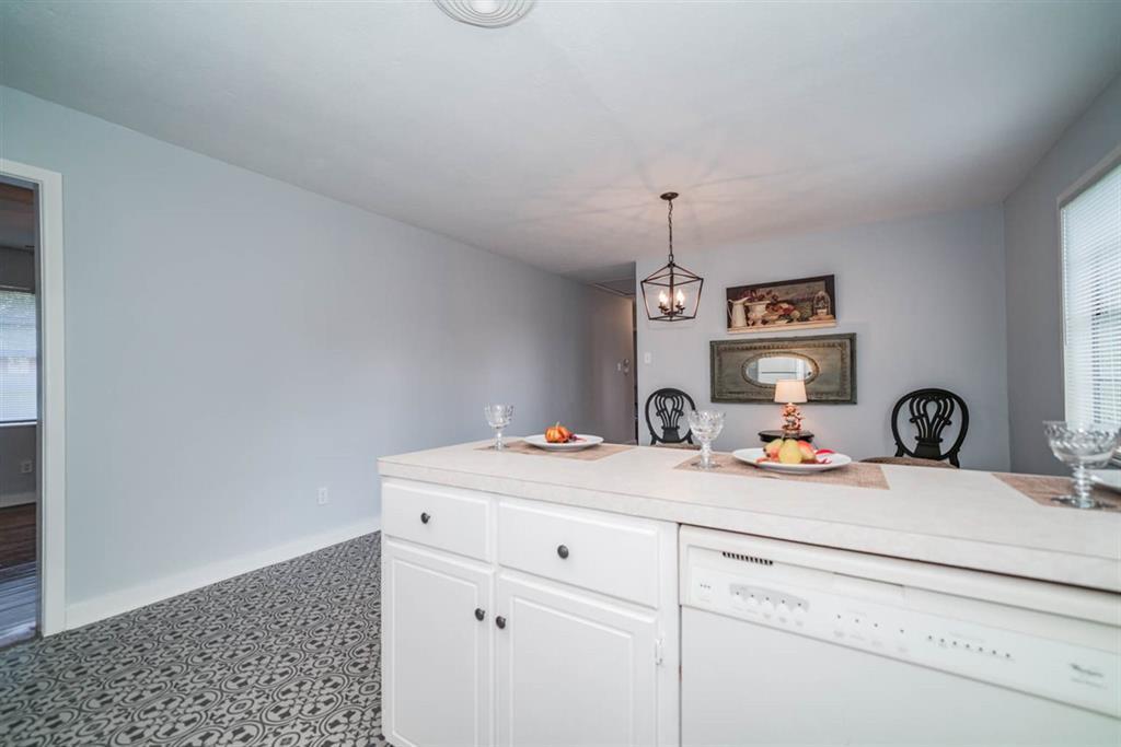 Kitchen - 812 Glencrest Ln