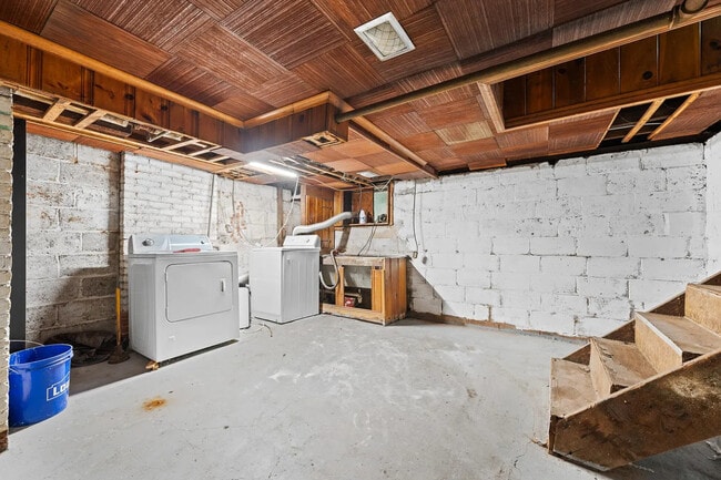 Building Photo - 115 W Cliff St