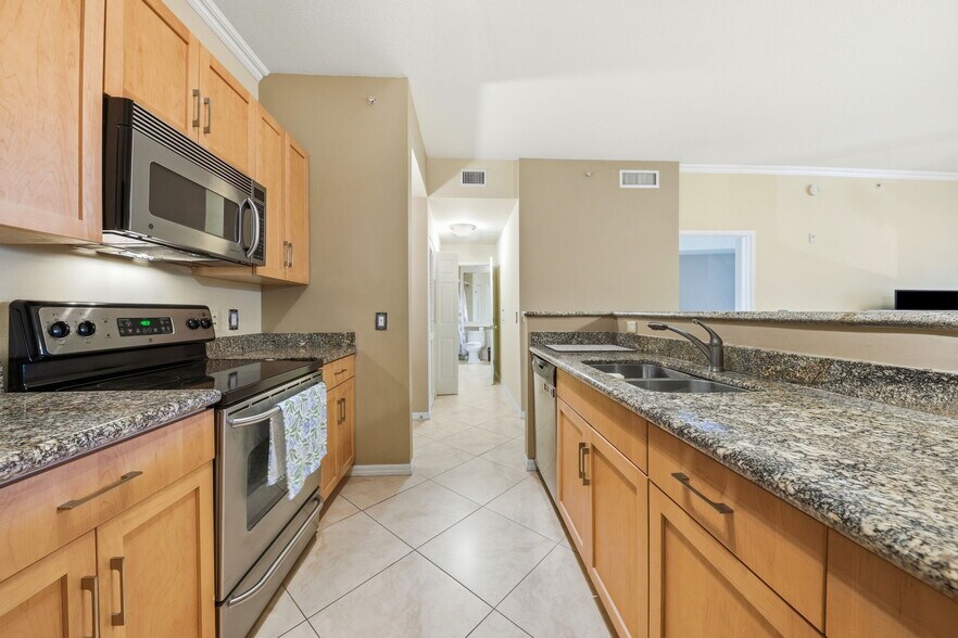 Building Photo - 2421 NE 65th St