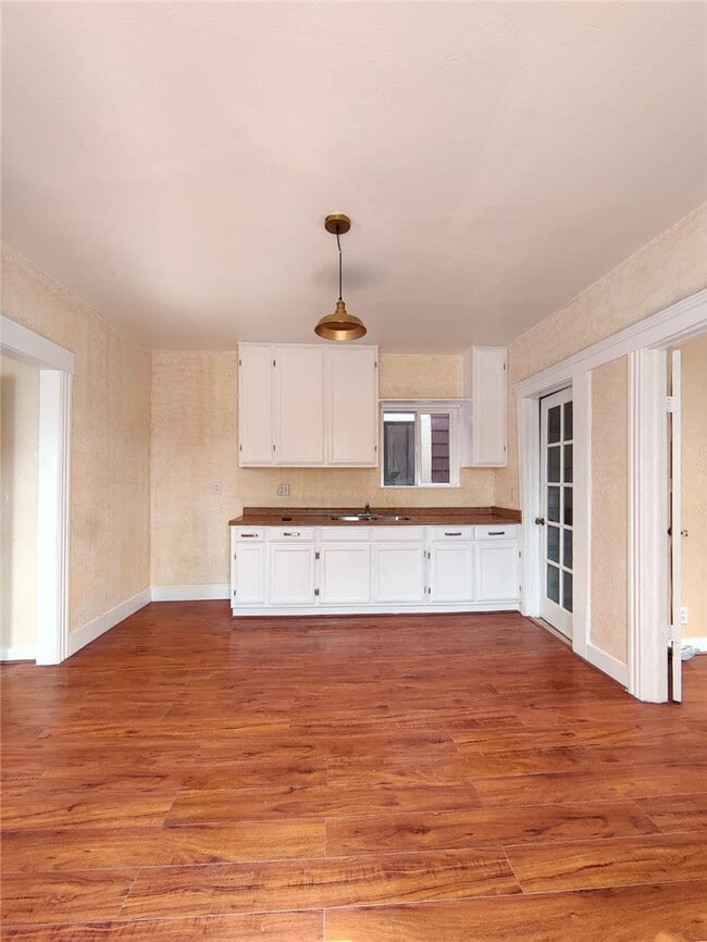 Building Photo - 1946 New England St