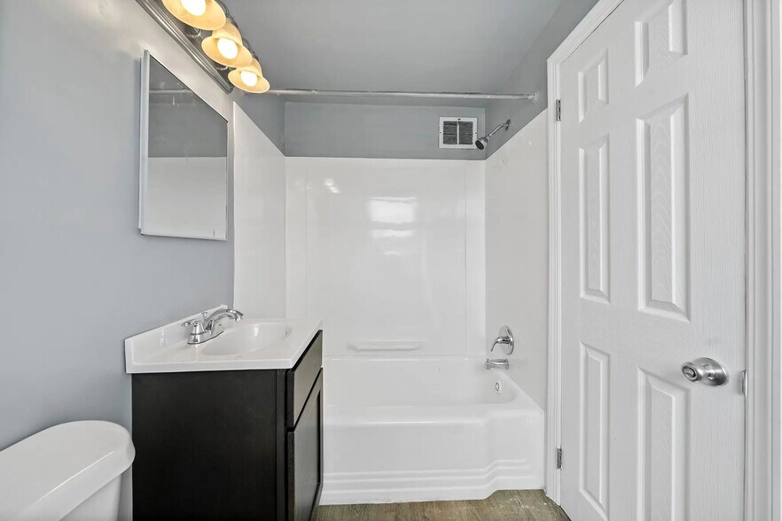 Building Photo - 114 Wayne Rd