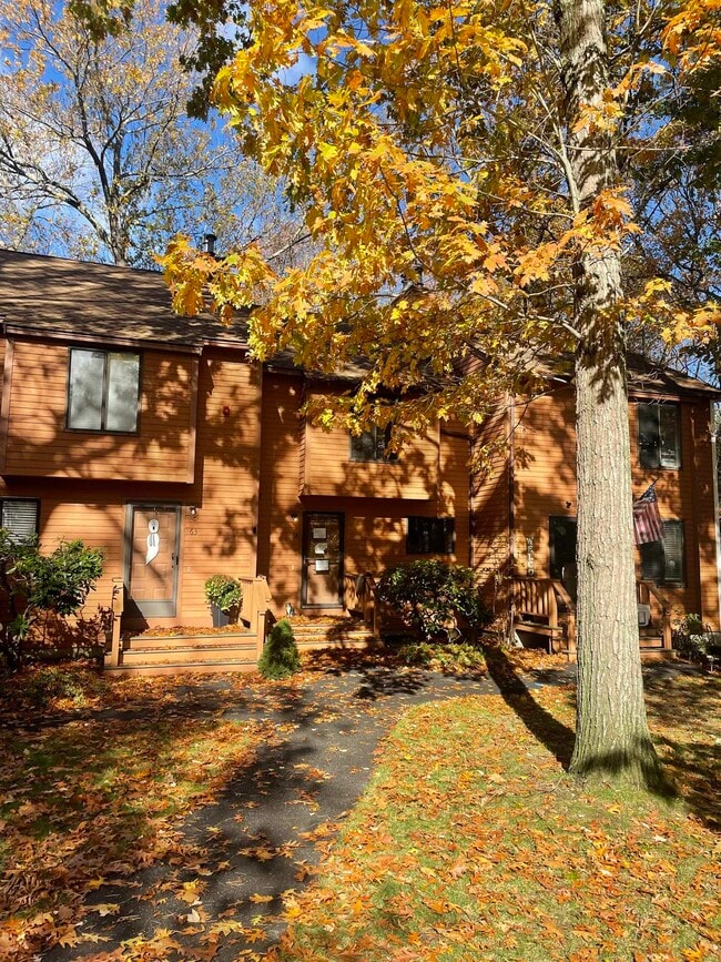 Primary Photo - 64 Dunvegan Wds Dr