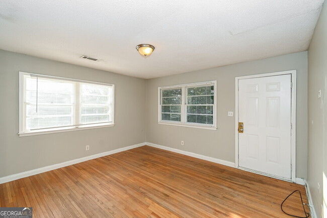 Building Photo - 3990 Rutgers Dr SW