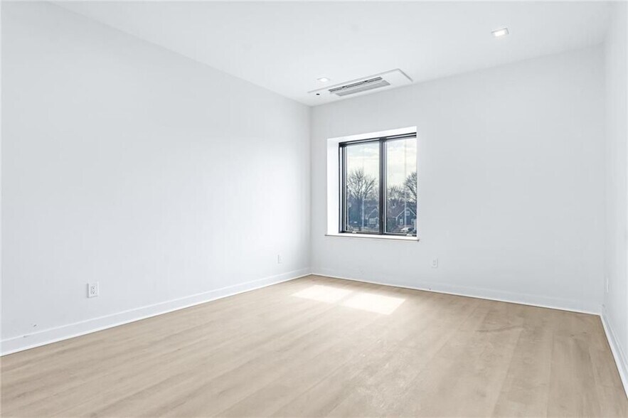 Building Photo - 50 Murray St