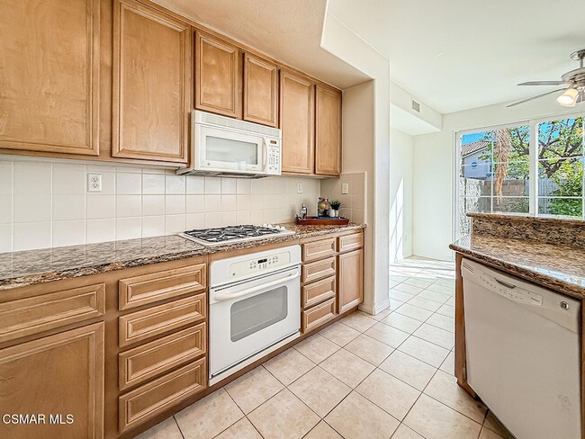 Building Photo - 2930 Esperanza Way