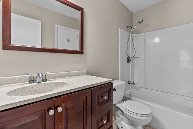 Building Photo - Great Location and Access to Interstate!