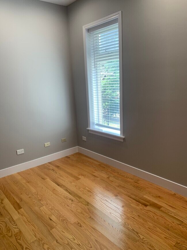 Building Photo - 1303 W Flournoy St