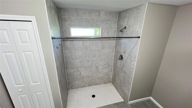 Building Photo - 1550 Pace Dr NW