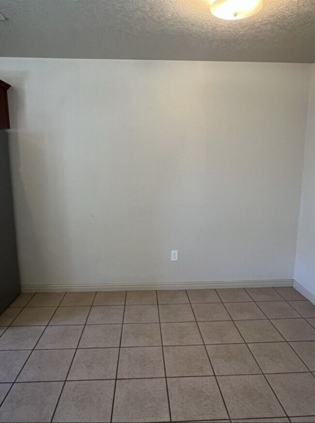 Building Photo - 2747 N Mountain Valley Trl