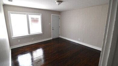 Building Photo - Housing Authority Vouchers Accepted !! 2-bedroom, 1-bathroom DUPLEX located in Mid City North, Ba...