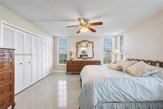 Building Photo - 2940 N Course Dr