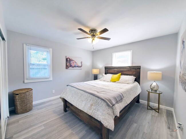 Building Photo - 4 Bed - 1 Bath Cape Cod for Rent