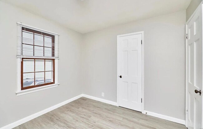Building Photo - 6108 Eaton Dr
