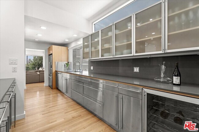 Building Photo - 3567 Woodcliff Rd