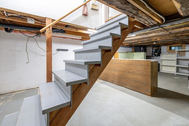 Building Photo - 73 Westledge Rd