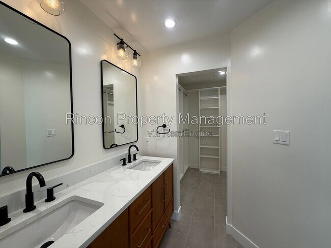 Building Photo - 13106 Knotty Pine St