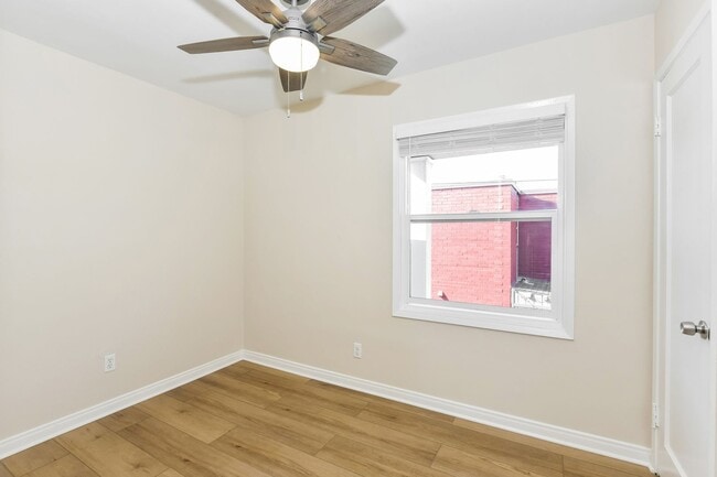 Building Photo - Sweet & Charming 2 Bedroom Richmond Apartment
