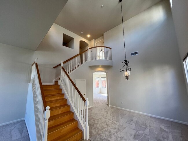 Building Photo - SPACIOUS FOUR BEDROOM HOUSE IN HAMILTON