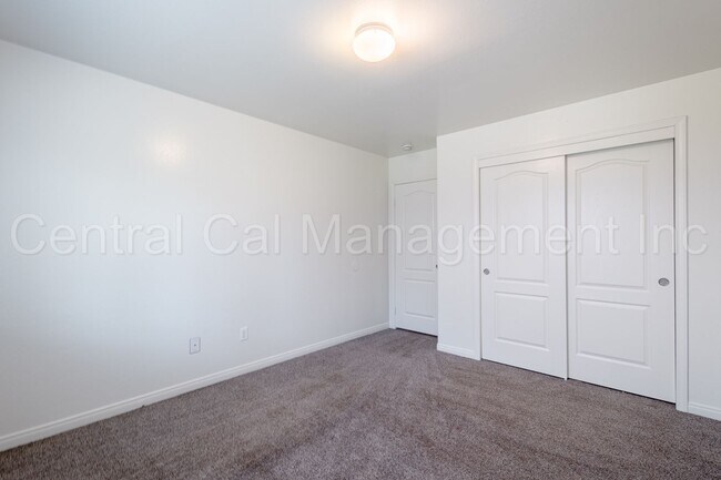 Building Photo - 3 Bedroom/2 Bath Home with an office in th...