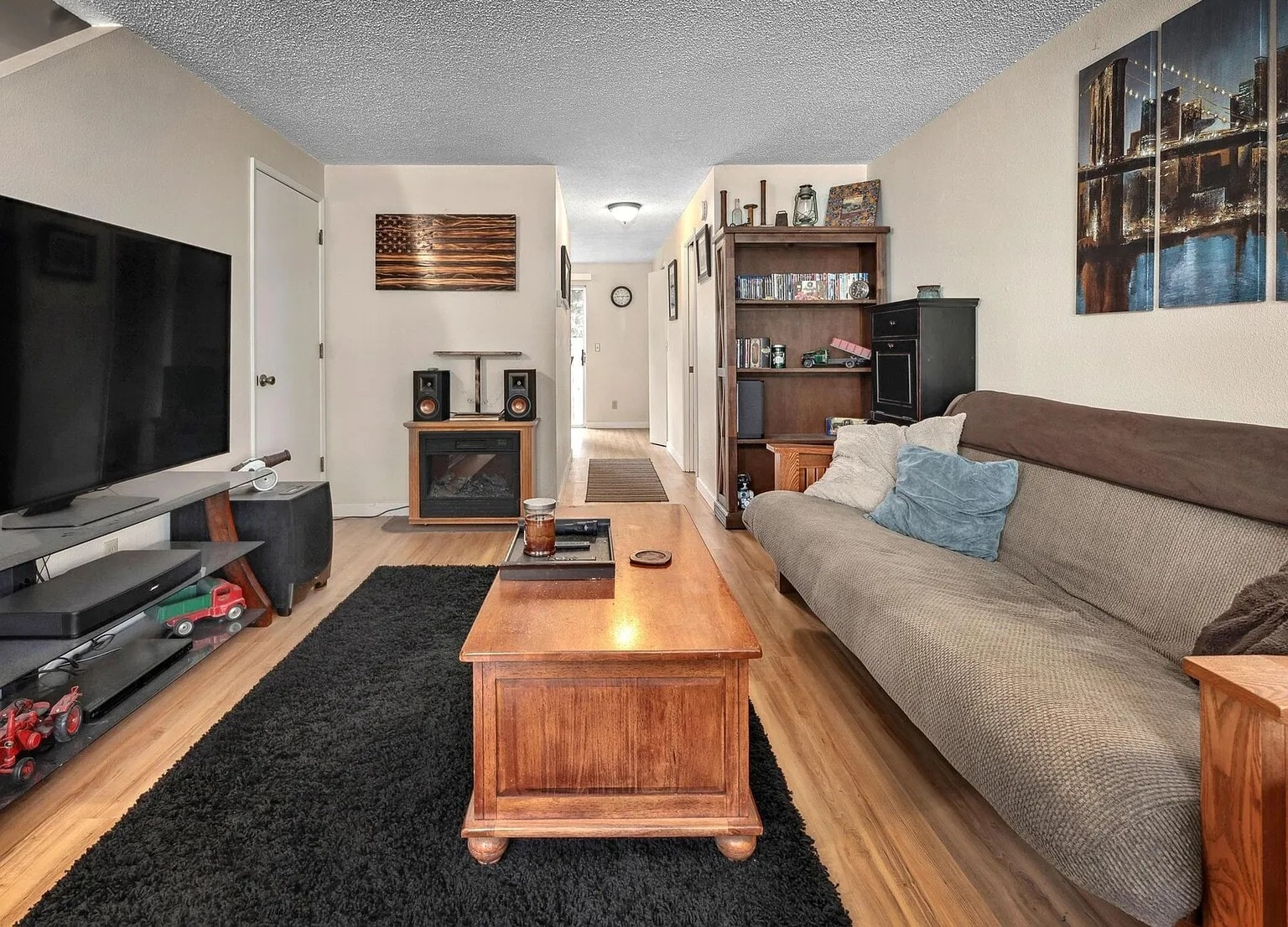 Building Photo - 208 SW Wallula Ave